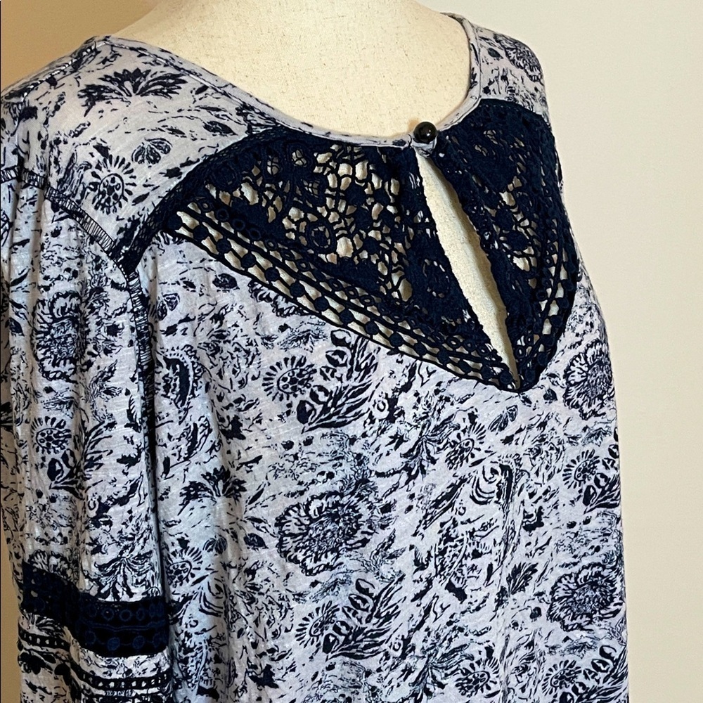 Sundance Catalog Navy White Floral Boho Top Crochet Neck Tie Detail Size L - Picture 2 of 6